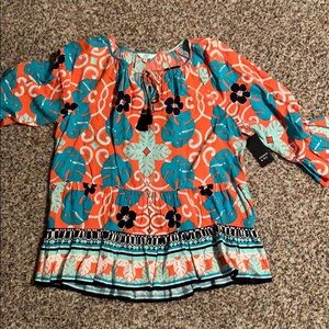 BNWT Crown & Ivy flowy top XS